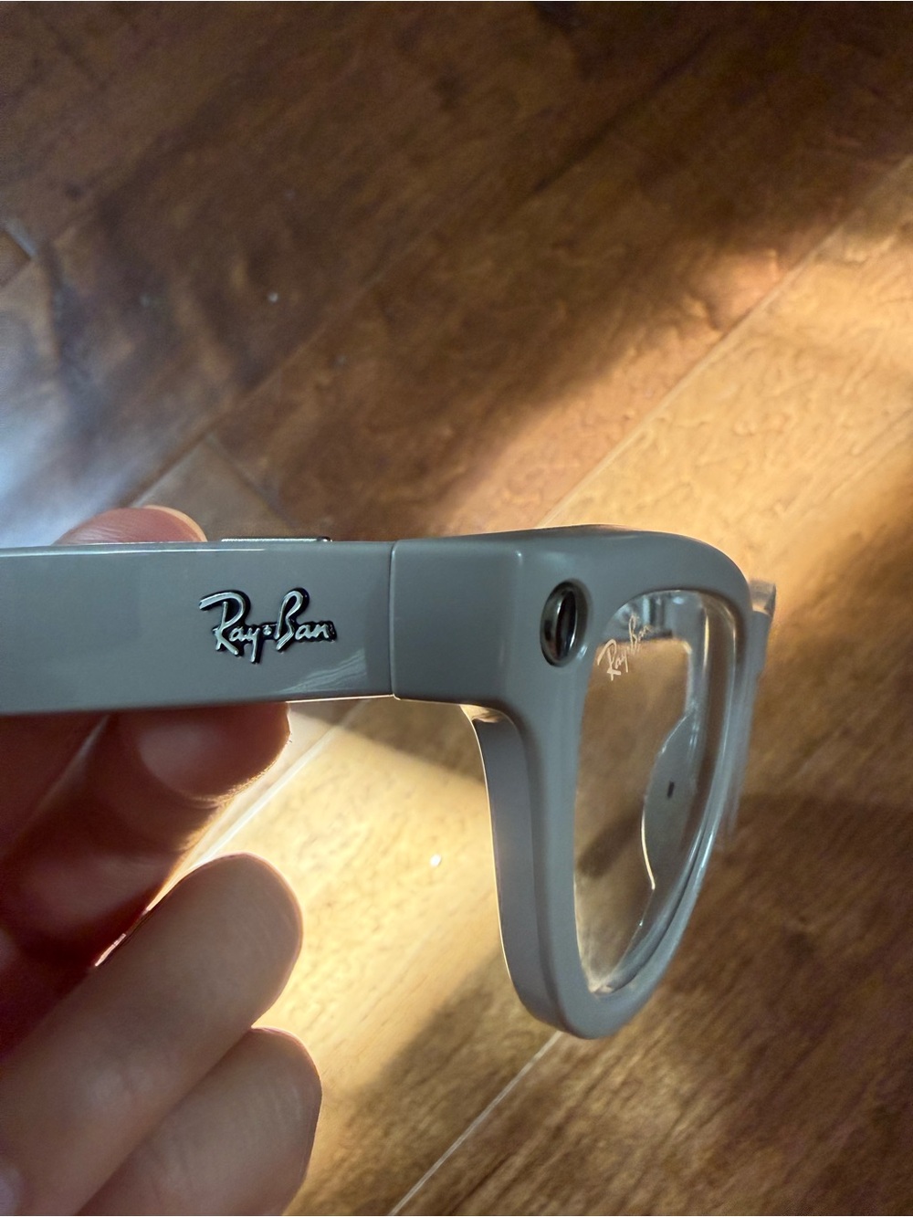 Ray-Ban Meta Skyler (Gen 2) AI Glasses with Charging Case - Picture 4 of 5